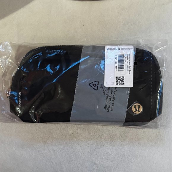 NEW WITH TAGS - Lululemon Everywhere Belt Bag Black w/ Gold Hardware - Picture 3 of 5